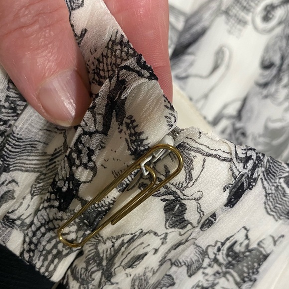 BCBG Max Azaria ..Black & off-white Silk Maxi dress . Size 6P . SO BEAUTIFUL ♥️ - Picture 16 of 16